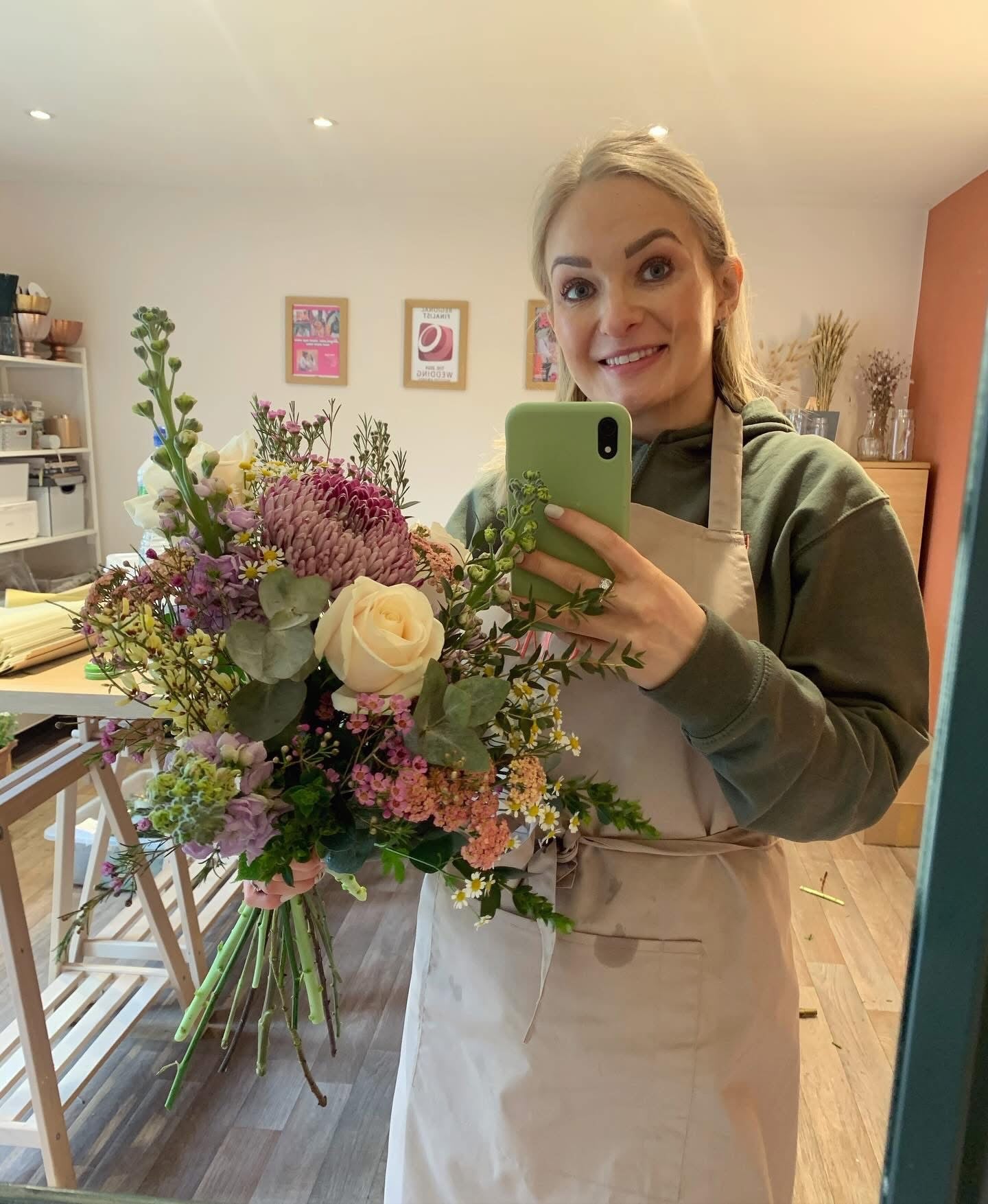 Paint and Petals Floral workshop 27th Sep with Toni Lane and Blonde Blooms.